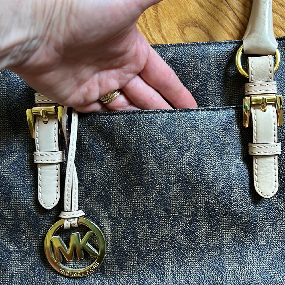 Michael Kors purse - Picture 4 of 16